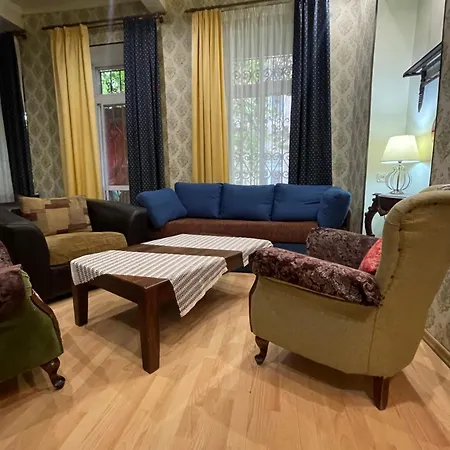 целиком 3-х комнатная в центре одессы Apart Otel