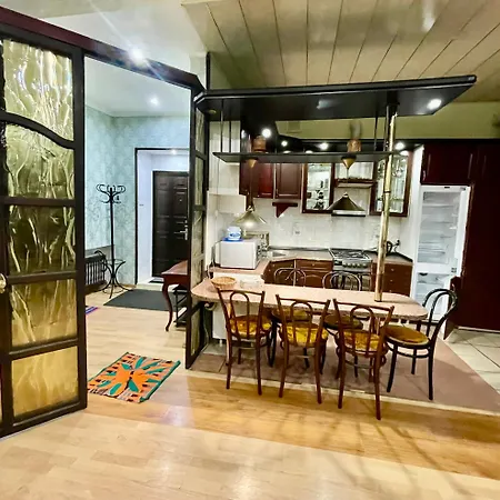 целиком 3-х комнатная в центре одессы