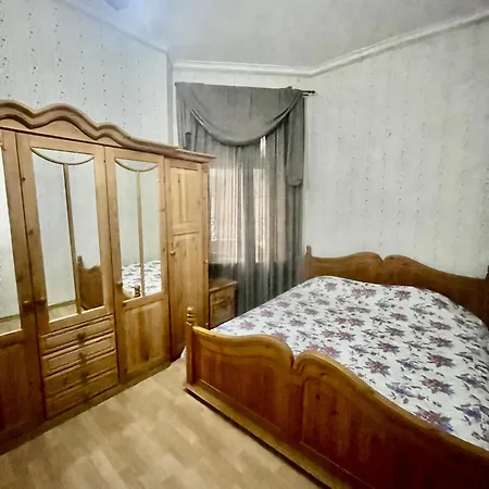 Aparthotel целиком 3-х комнатная в центре одессы 3*
