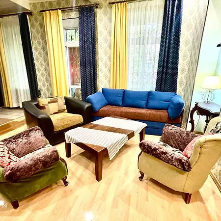 целиком 3-х комнатная в центре одессы 3* Odessza